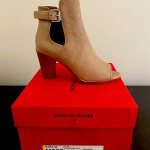 Donald Pliner peep toe heel